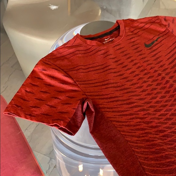 Nike Dri-Fit Workout/Running Shirt sz Small - Picture 3 of 8